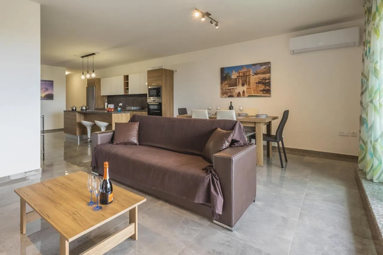 3 Bedroom Apartment - Walking Distance From Airport Gudja