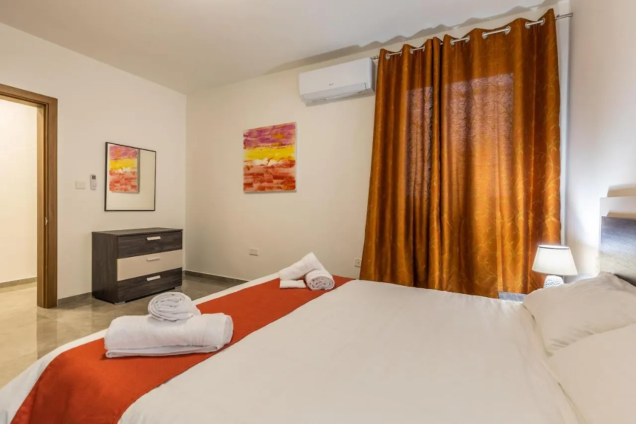 3 Bedroom Apartment - Walking Distance From Airport Gudja