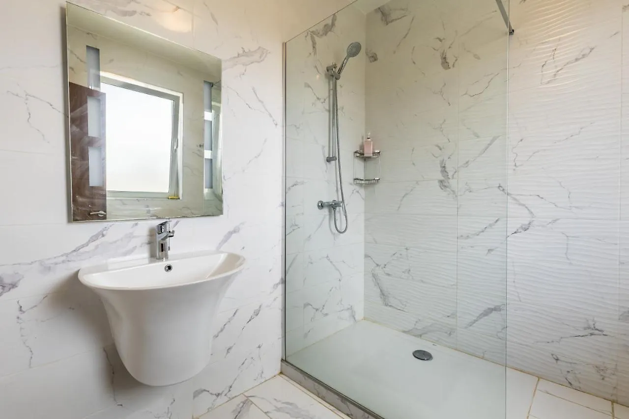 3 Bedroom Apartment - Walking Distance From Airport Gudja Malta