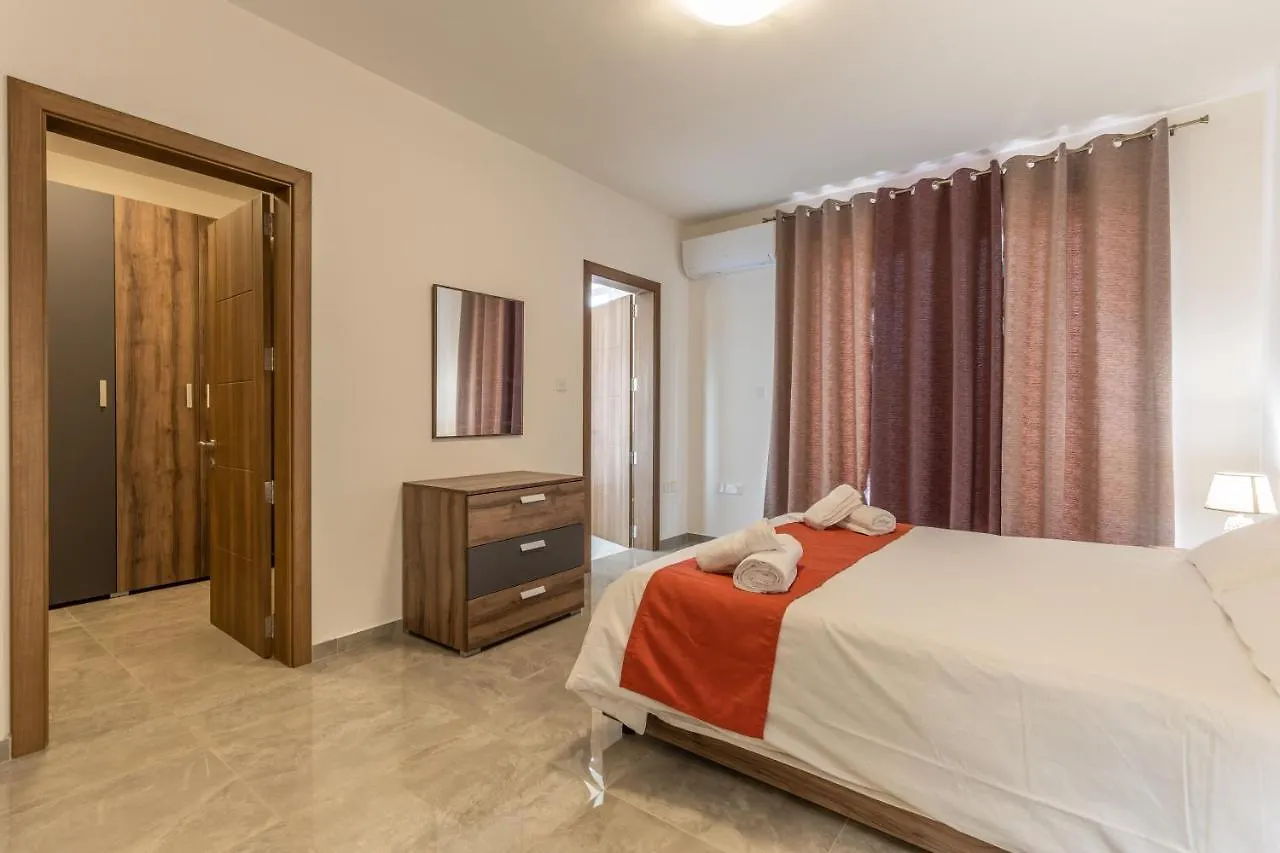 3 Bedroom Apartment - Walking Distance From Airport Gudja 0*,  Malta