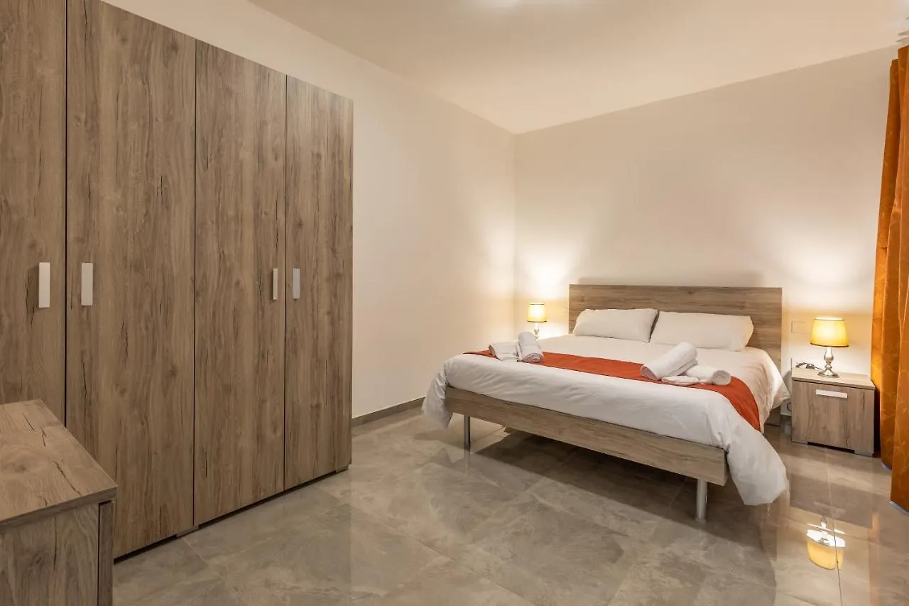3 Bedroom Apartment - Walking Distance From Airport Gudja 0*,